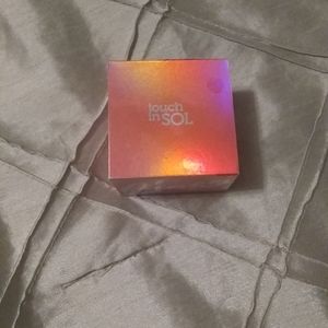 Touch in Sol glassy skin balm